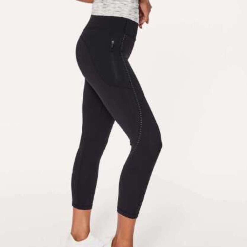 Lululemon reflective crop size 4